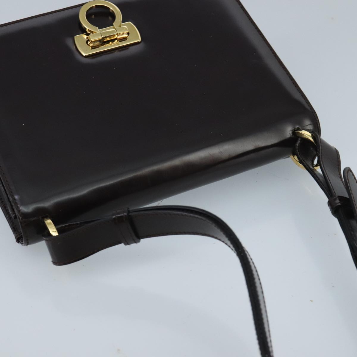 Salvatore Ferragamo Gancini Shoulder Bag Enamel Black Gold Auth 96589