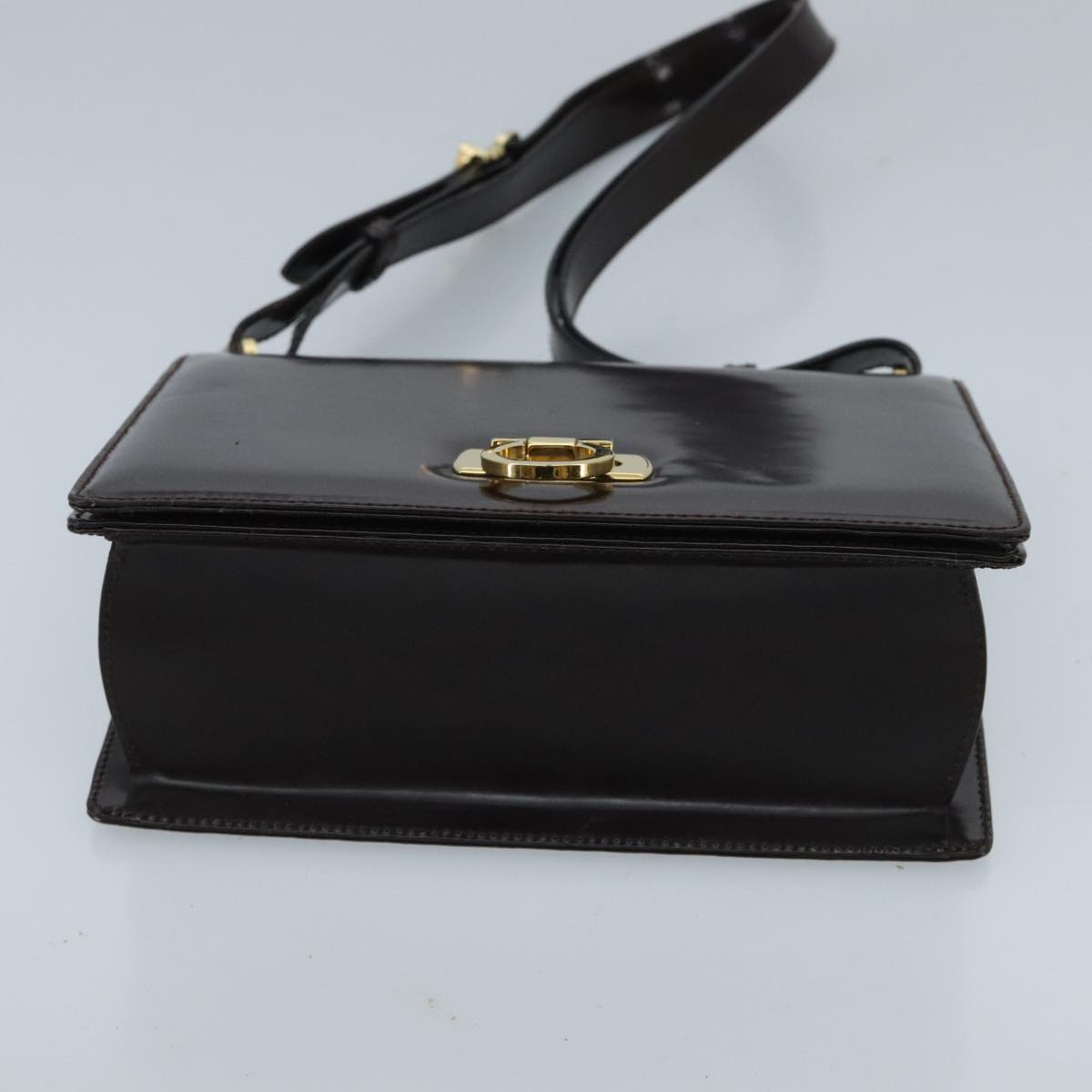 Salvatore Ferragamo Gancini Shoulder Bag Enamel Black Gold Auth 96589