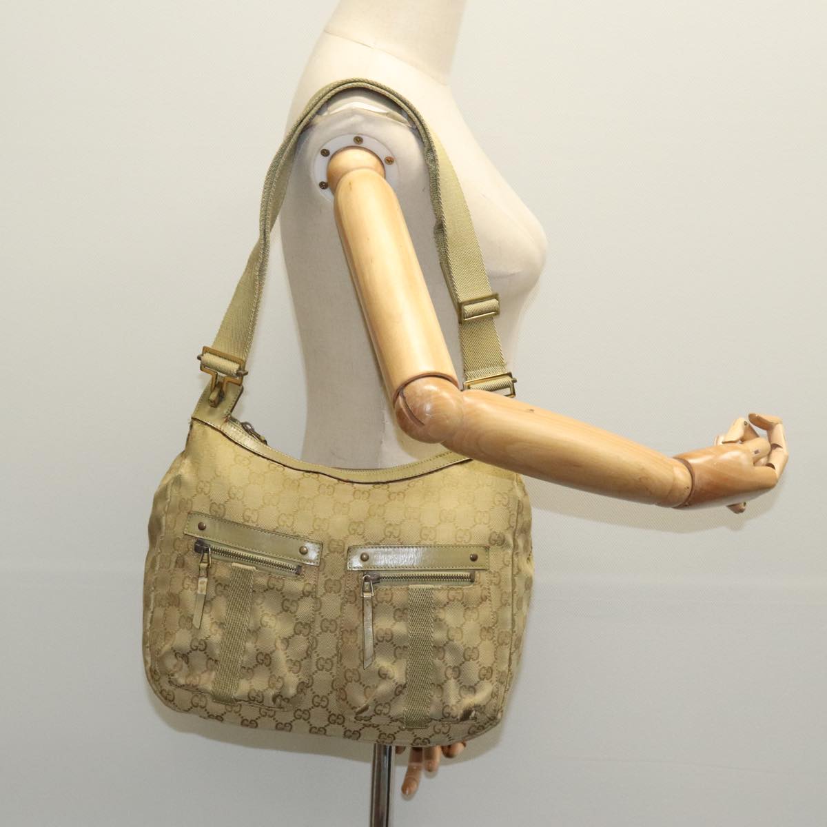 GUCCI GG Canvas Shoulder Bag Beige Gold 90762 Auth 96664