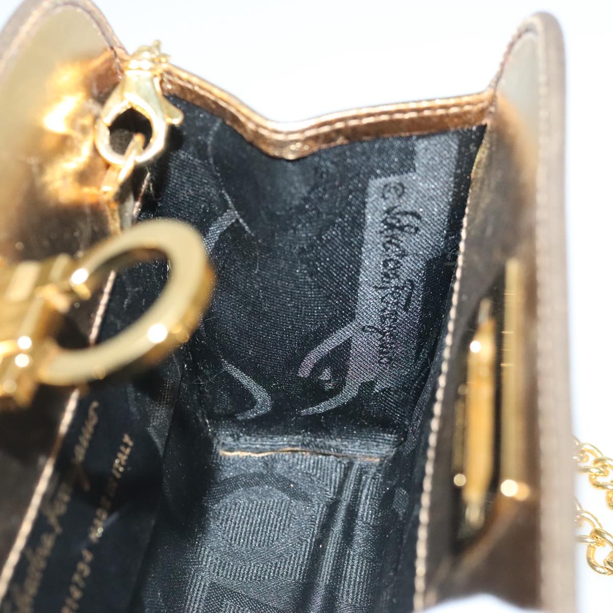 Salvatore Ferragamo Gancini Chain Shoulder Bag Leather Gold Auth 96667