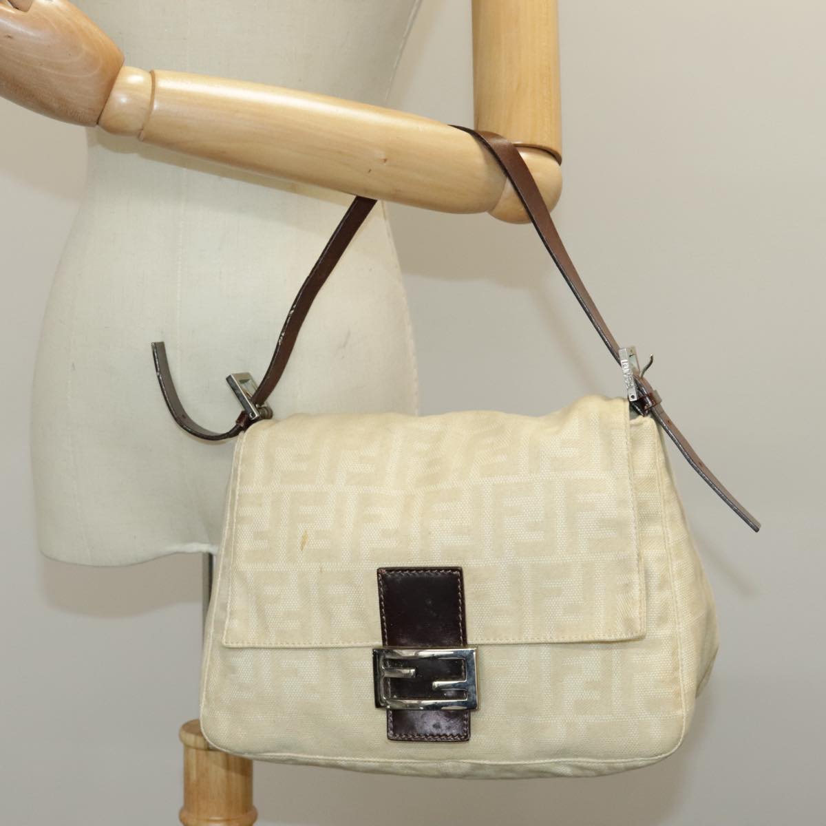 FENDI Zucca Canvas Mamma Baguette Shoulder Bag Beige Auth 96676