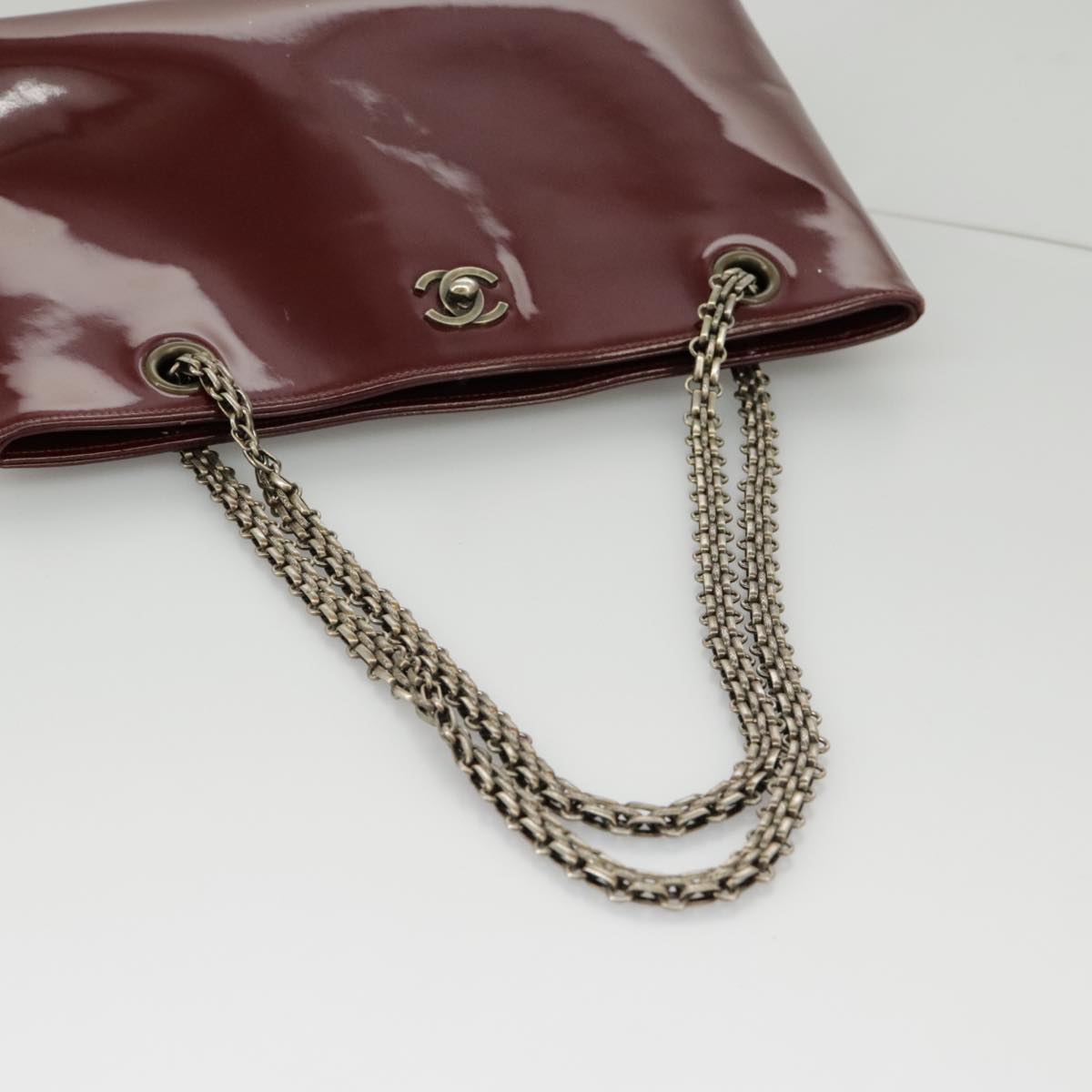 CHANEL Chain Shoulder Bag Patent leather Red CC Auth 96793