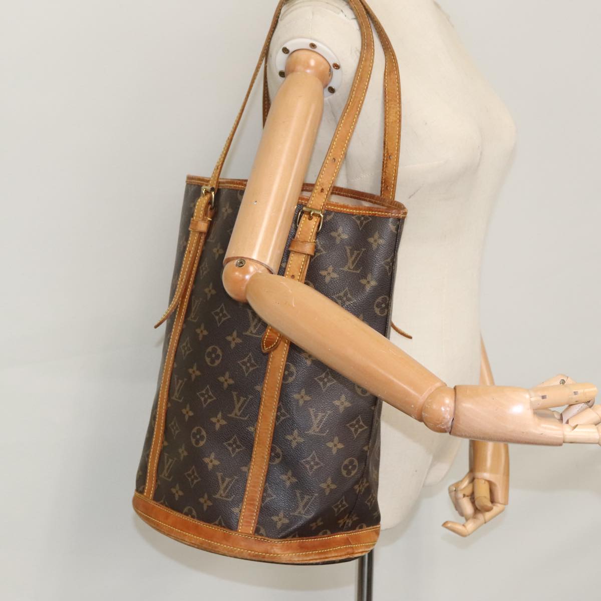 LOUIS VUITTON Monogram Bucket GM Shoulder Bag M42236 LV Auth 96848