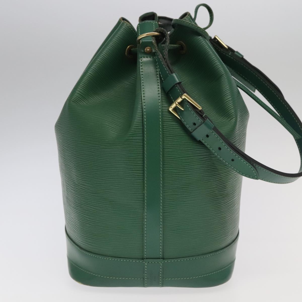 LOUIS VUITTON Epi Noe Shoulder Bag Green M44004 LV Auth 96871