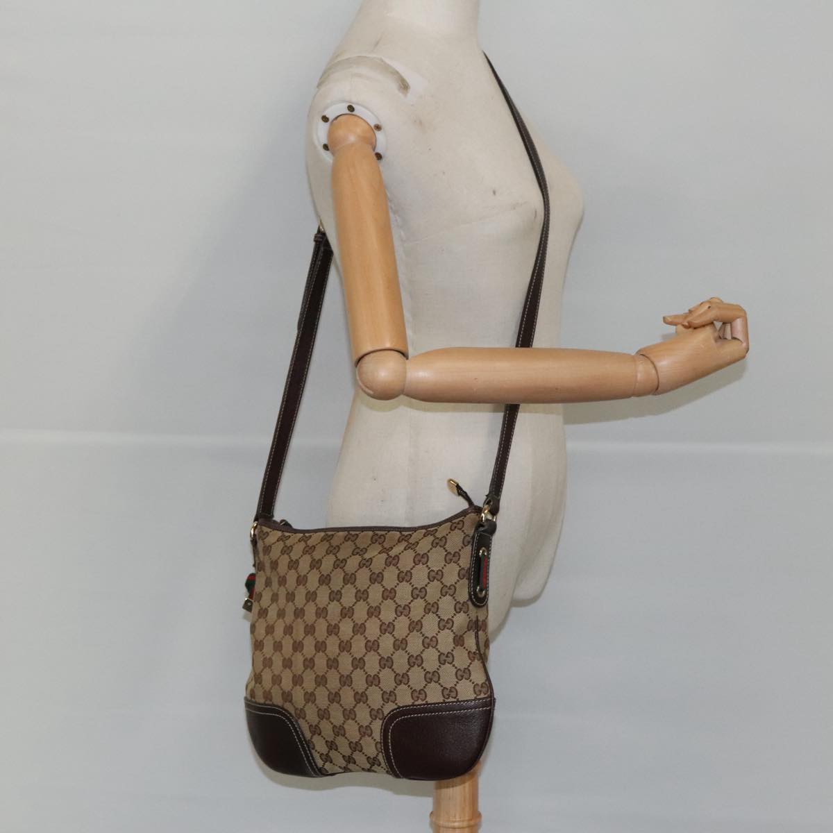 GUCCI GG Canvas Web Sherry Line Shoulder Bag Beige Gold Red 204939 Auth 96998