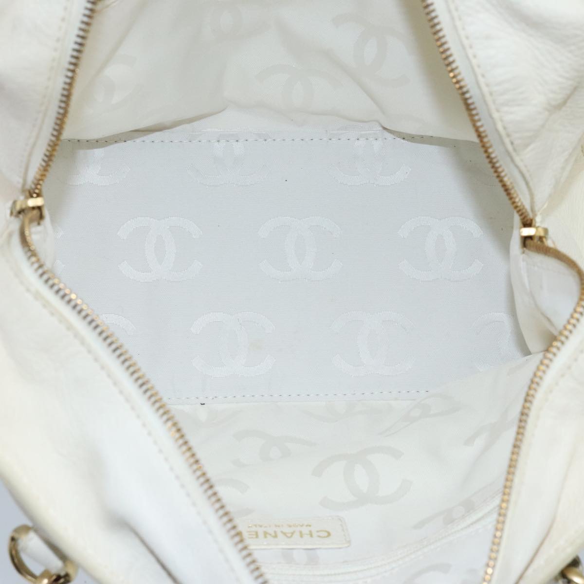 CHANEL Shoulder Bag Leather White Gold CC Auth 97045