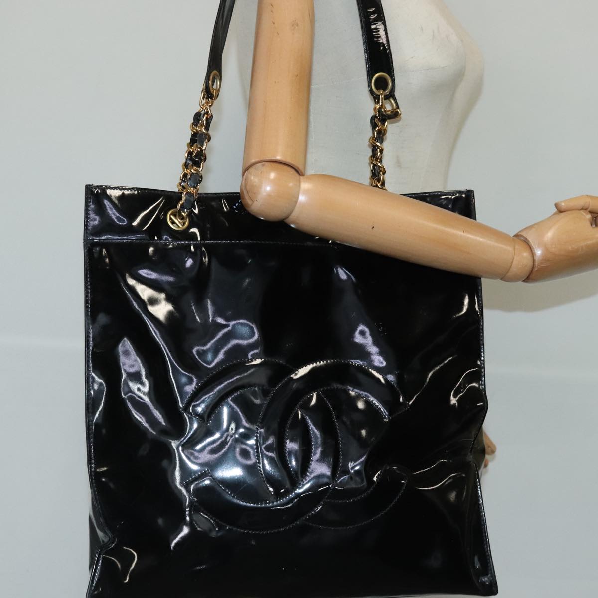 CHANEL Tote Bag Patent Leather Black Gold CC Auth 97052