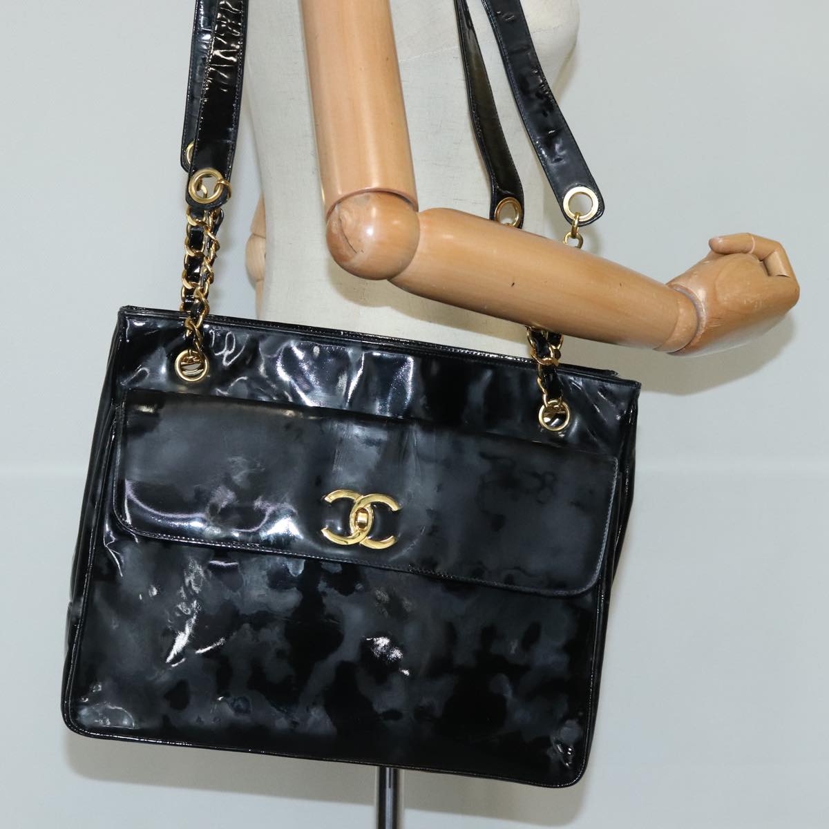 CHANEL Chain Tote Bag Patent leather Black Gold CC Auth 97057