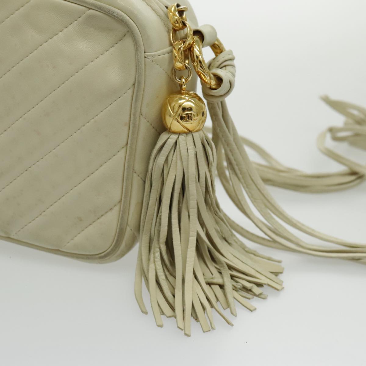 CHANEL V Stitch Shoulder Bag Lamb Skin Gold Beige CC Auth 97147