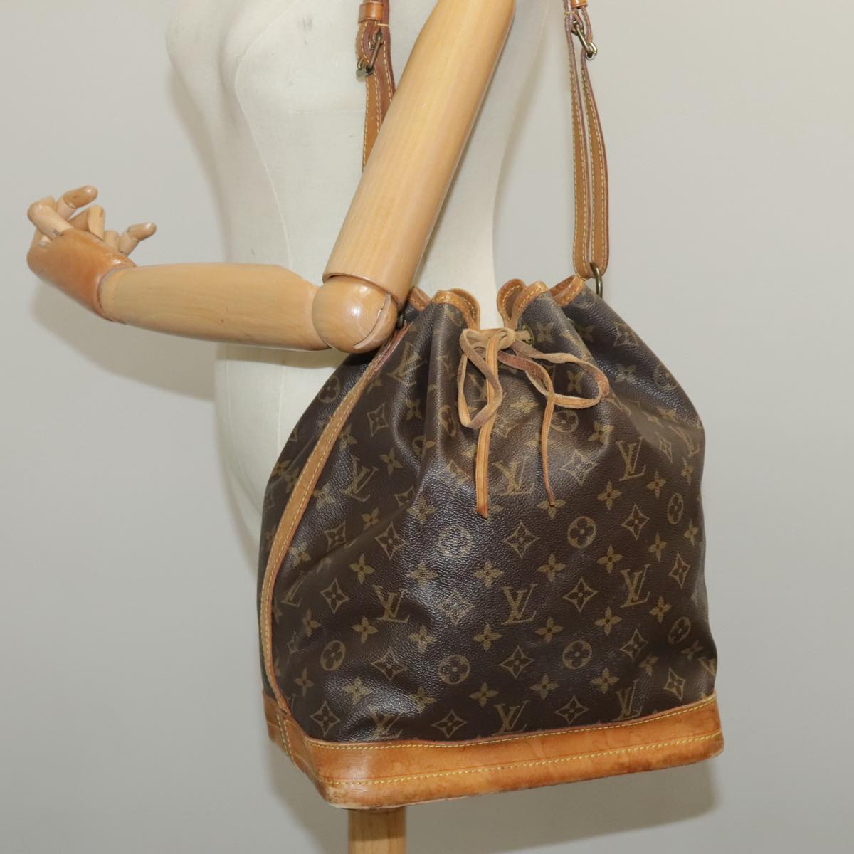 LOUIS VUITTON Monogram Noe Shoulder Bag M42224 LV Auth 97182