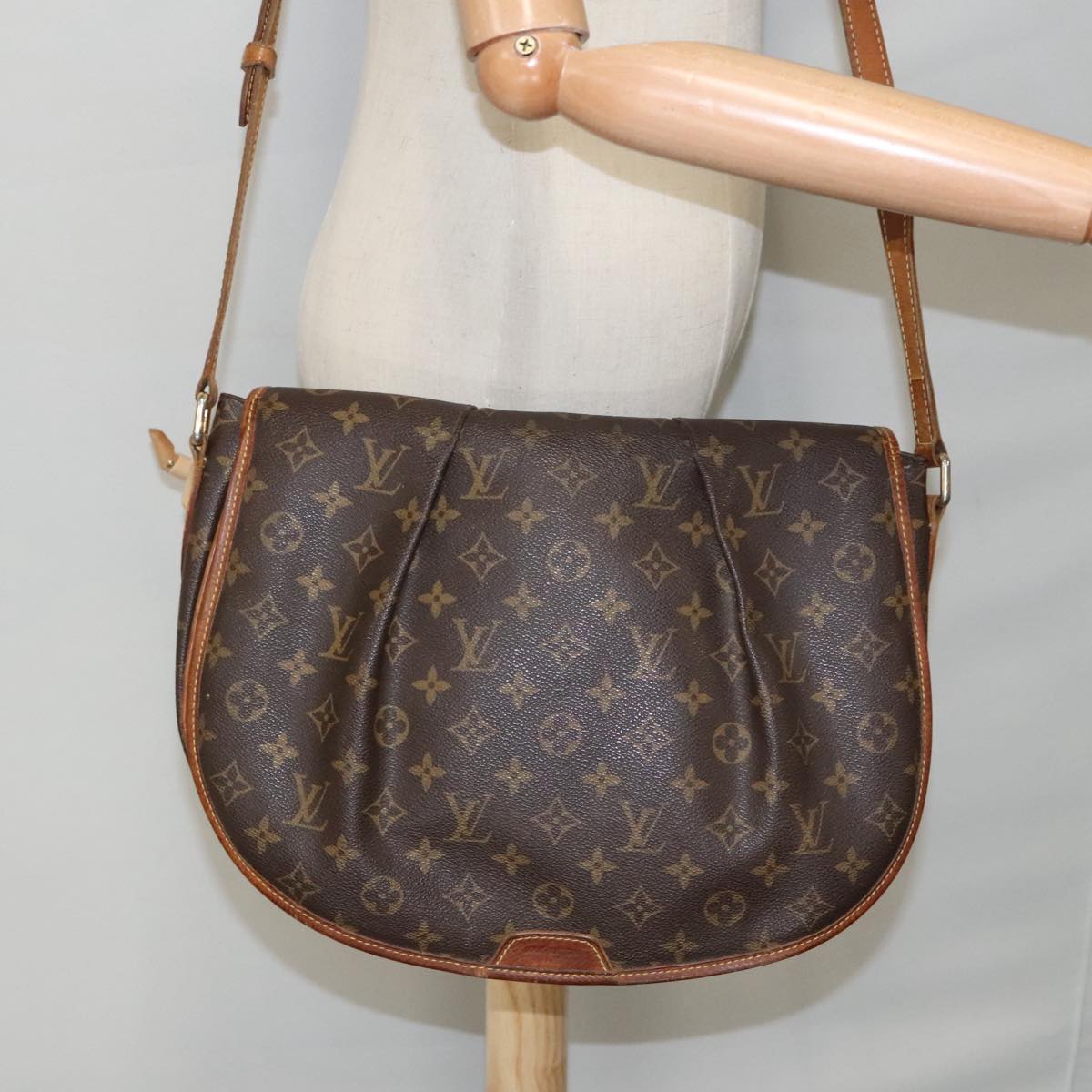 LOUIS VUITTON Monogram Menilmontant MM Shoulder Bag M40473 LV Auth 97200