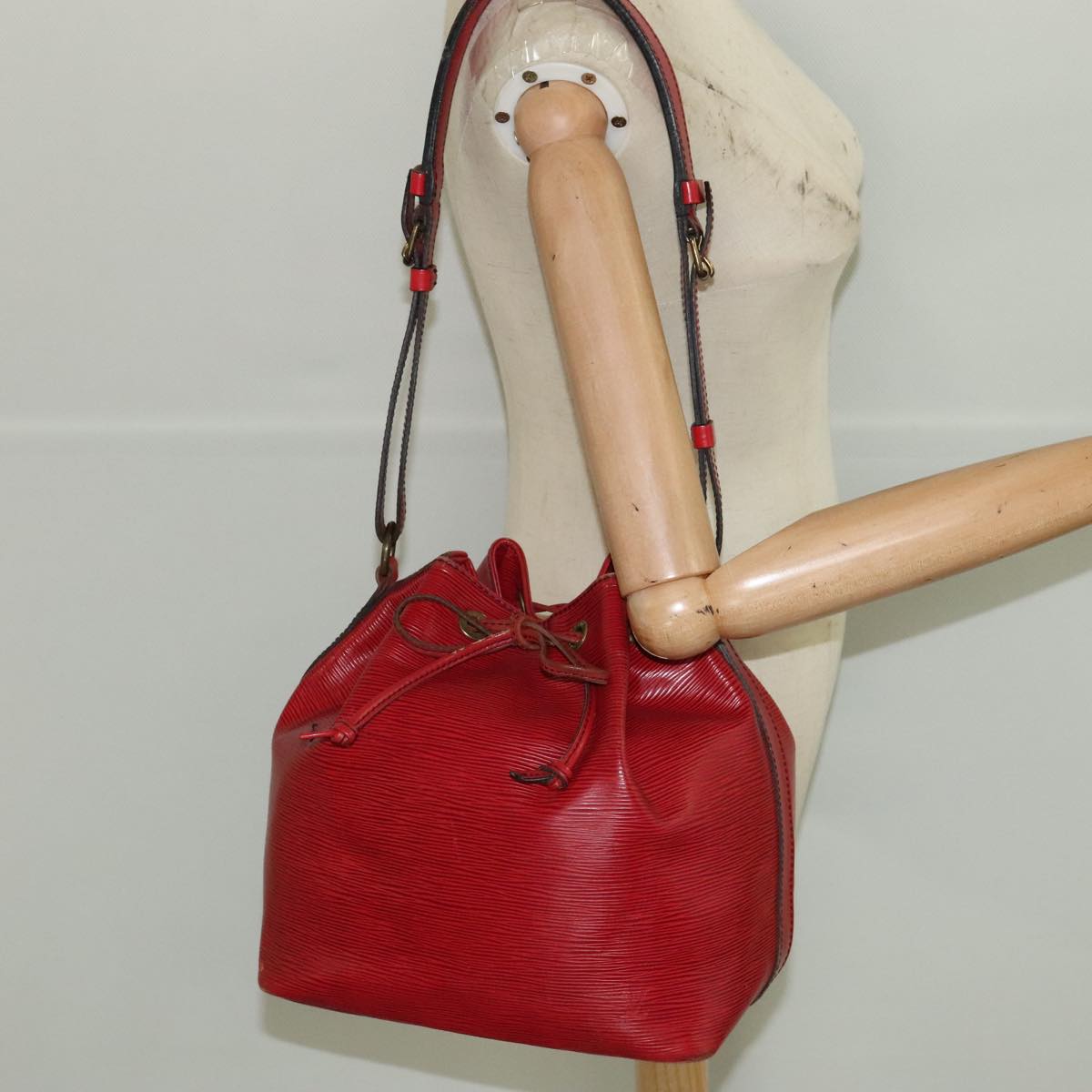 LOUIS VUITTON Epi Petit Noe Shoulder Bag Red M44107 LV Auth 97281