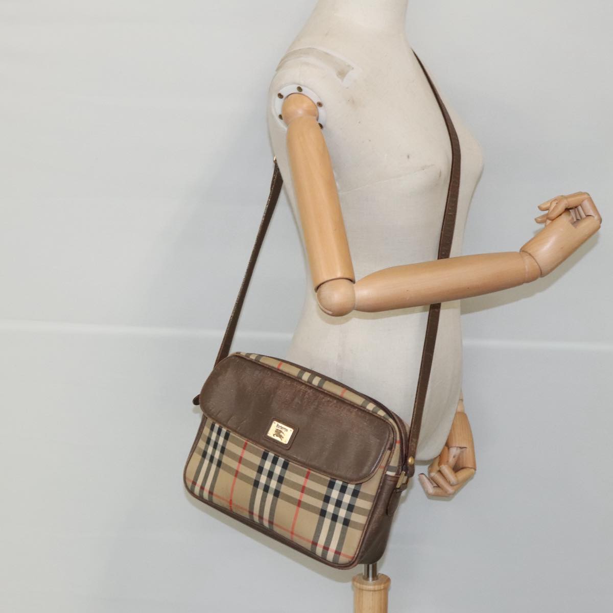 Burberrys Nova Check Shoulder Bag Canvas Leather Beige Brown gold Auth 97287