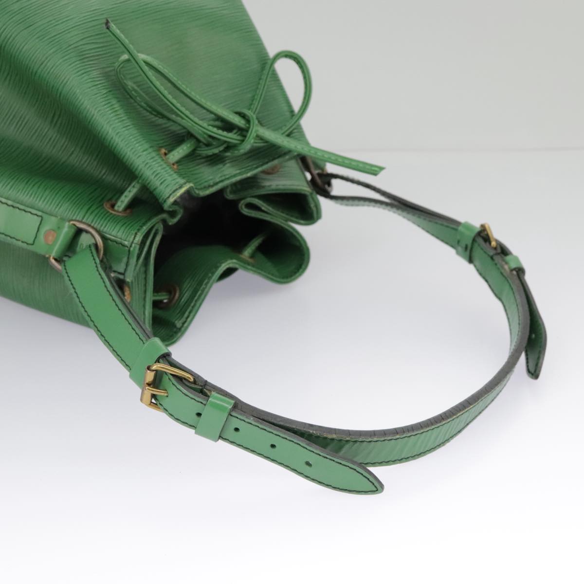 LOUIS VUITTON Epi Noe Shoulder Bag Green M44004 LV Auth 97361