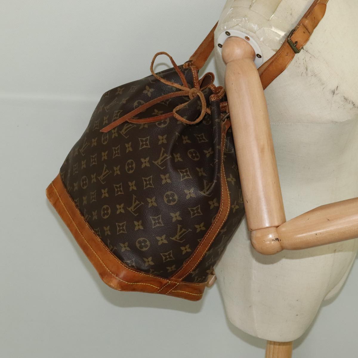 LOUIS VUITTON Monogram Noe Shoulder Bag M42224 LV Auth 97367