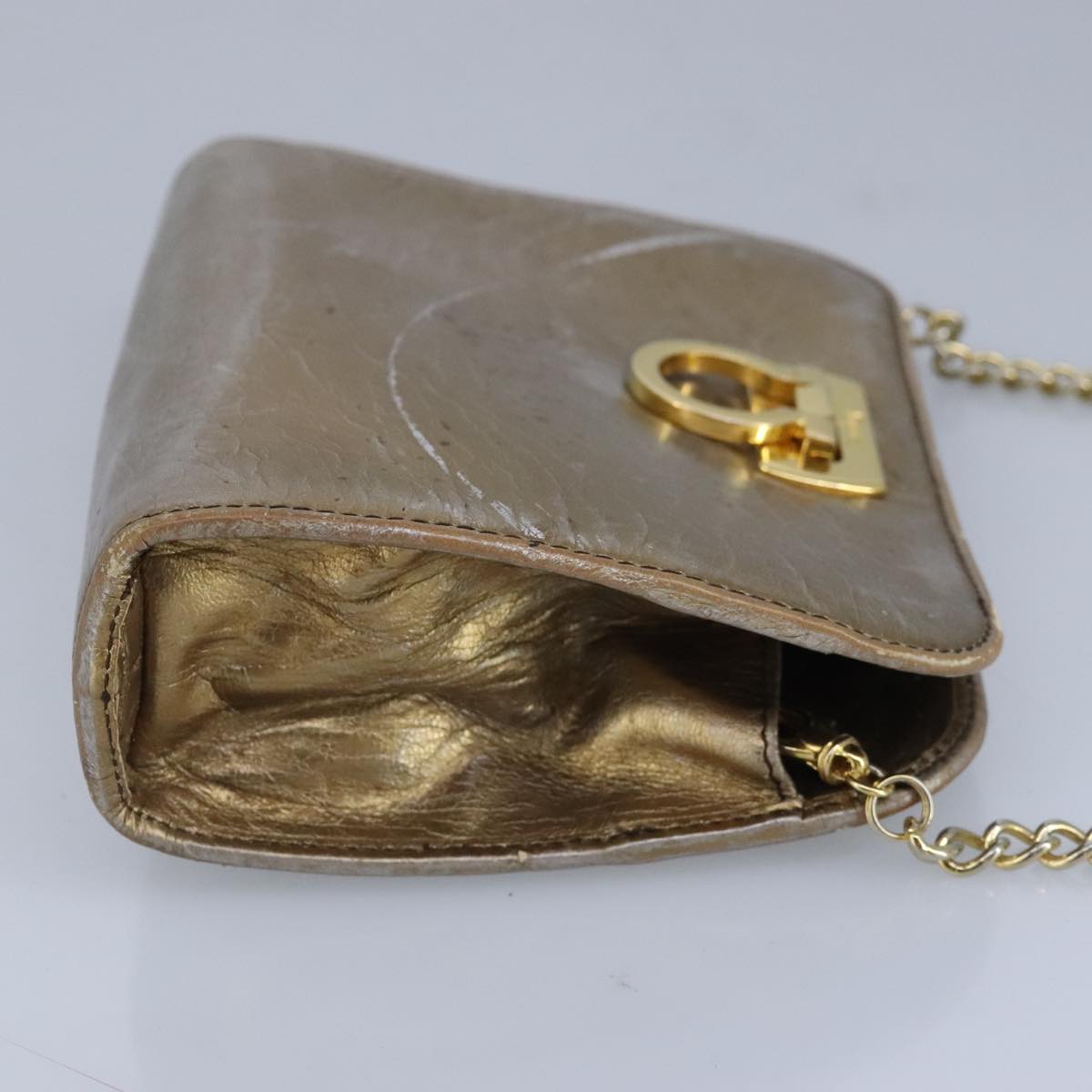 Salvatore Ferragamo Gancini Chain Shoulder Bag Leather Gold Auth 97418