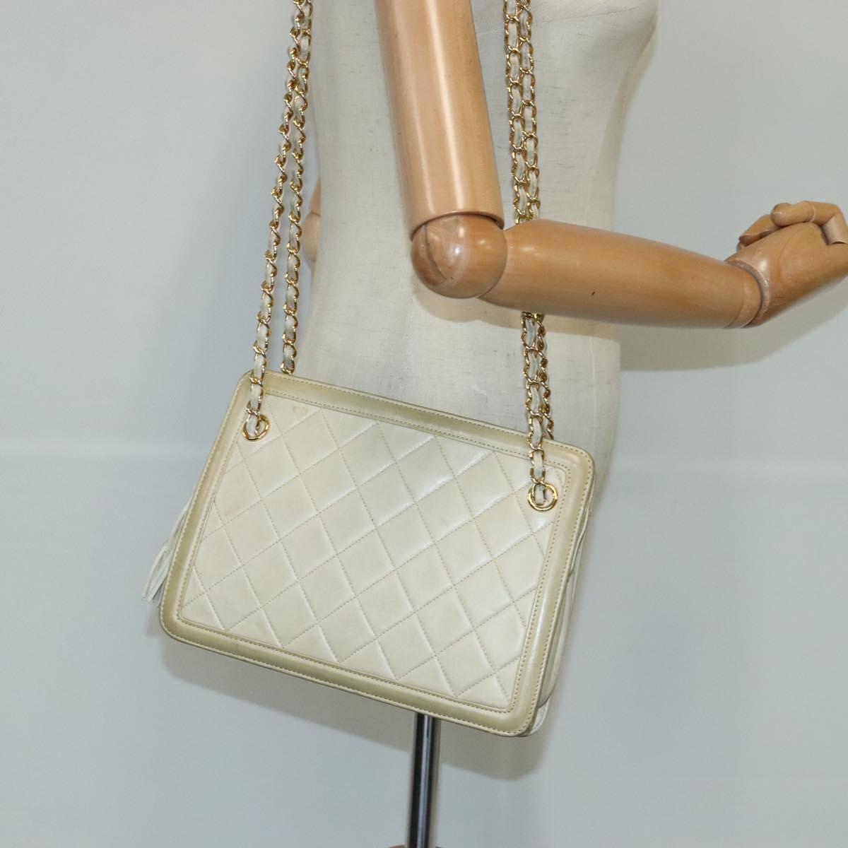 CHANEL Matelasse Chain Shoulder Bag Lamb Skin Beige Gold CC Auth 97457