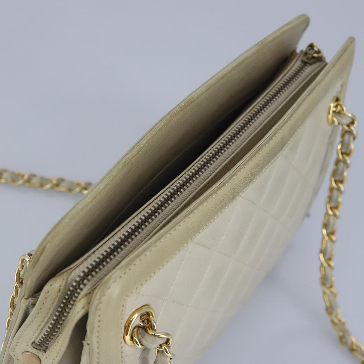 CHANEL Matelasse Chain Shoulder Bag Lamb Skin Beige Gold CC Auth 97457