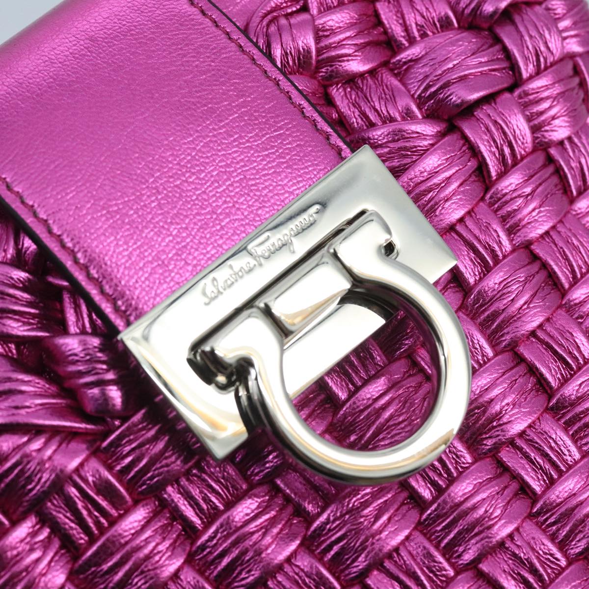 Salvatore Ferragamo Gancini Shoulder Bag Leather Pink Silver Auth 97480