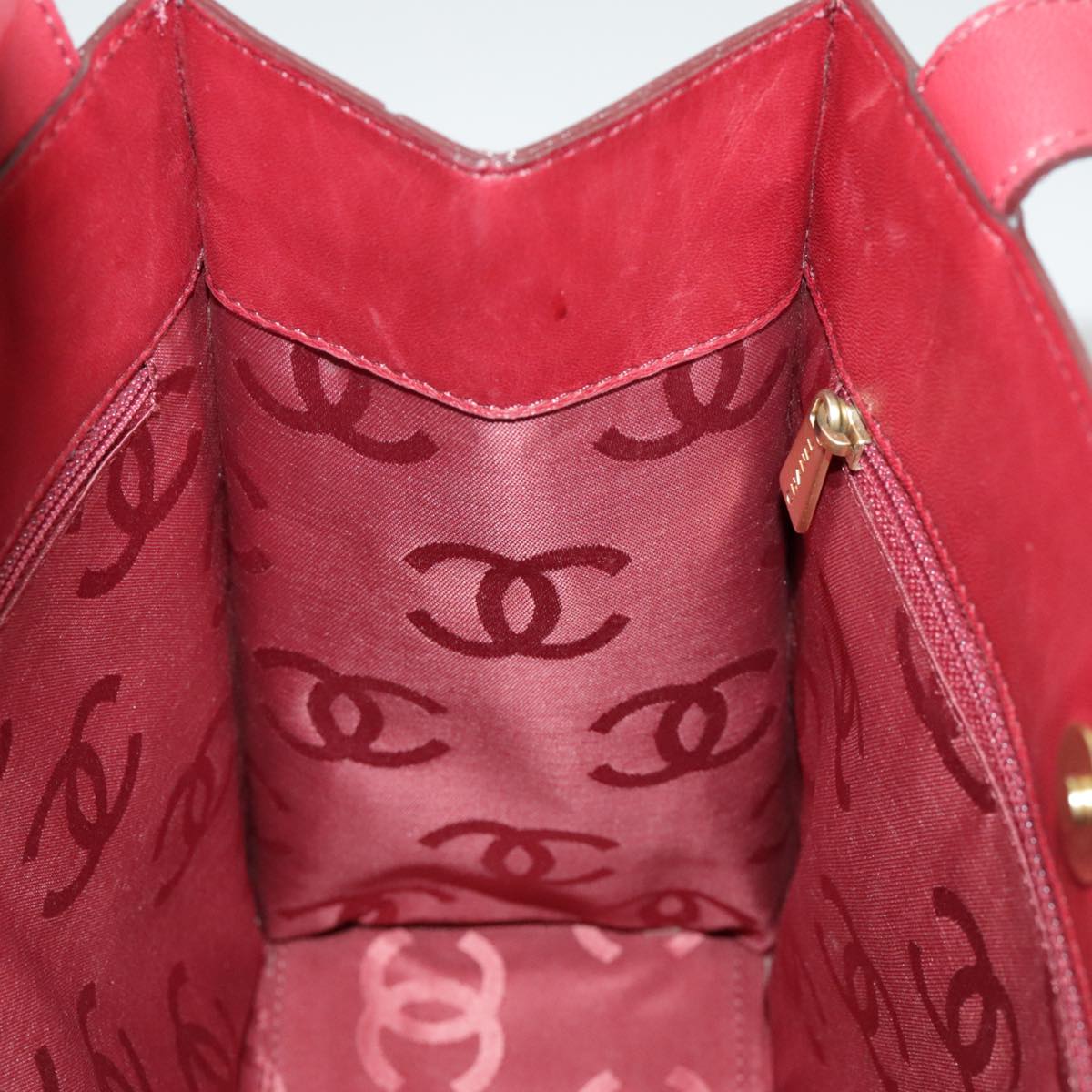 CHANEL Tote Bag Patent leather Red Gold CC Auth 97547