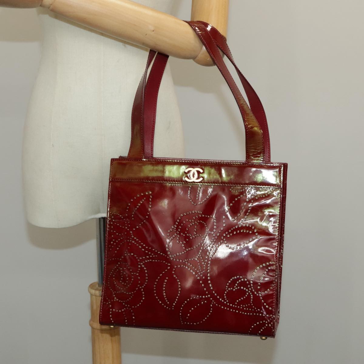 CHANEL Tote Bag Patent leather Red Gold CC Auth 97547