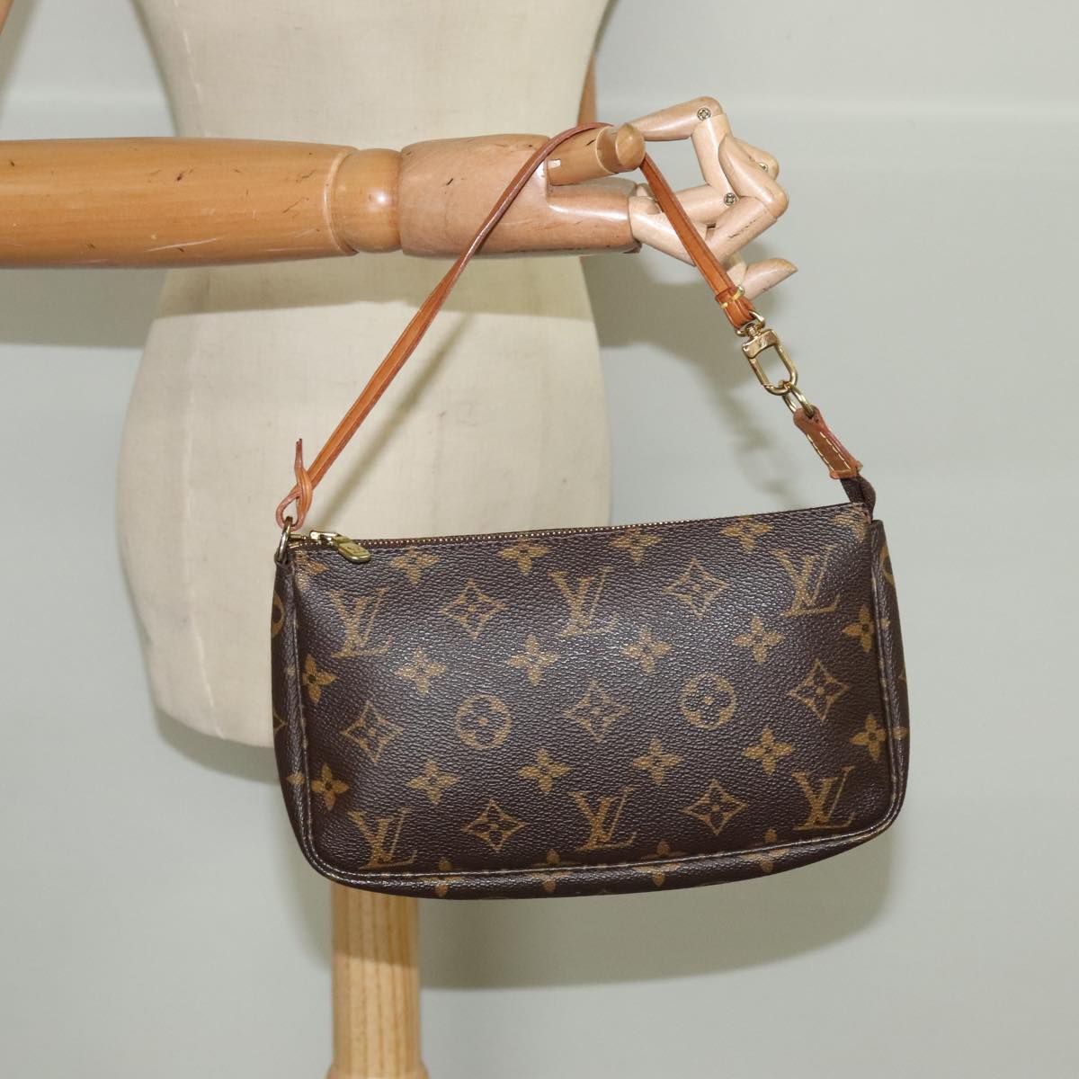 LOUIS VUITTON Monogram Pochette Accessoires Pouch M51980 LV Auth 97549