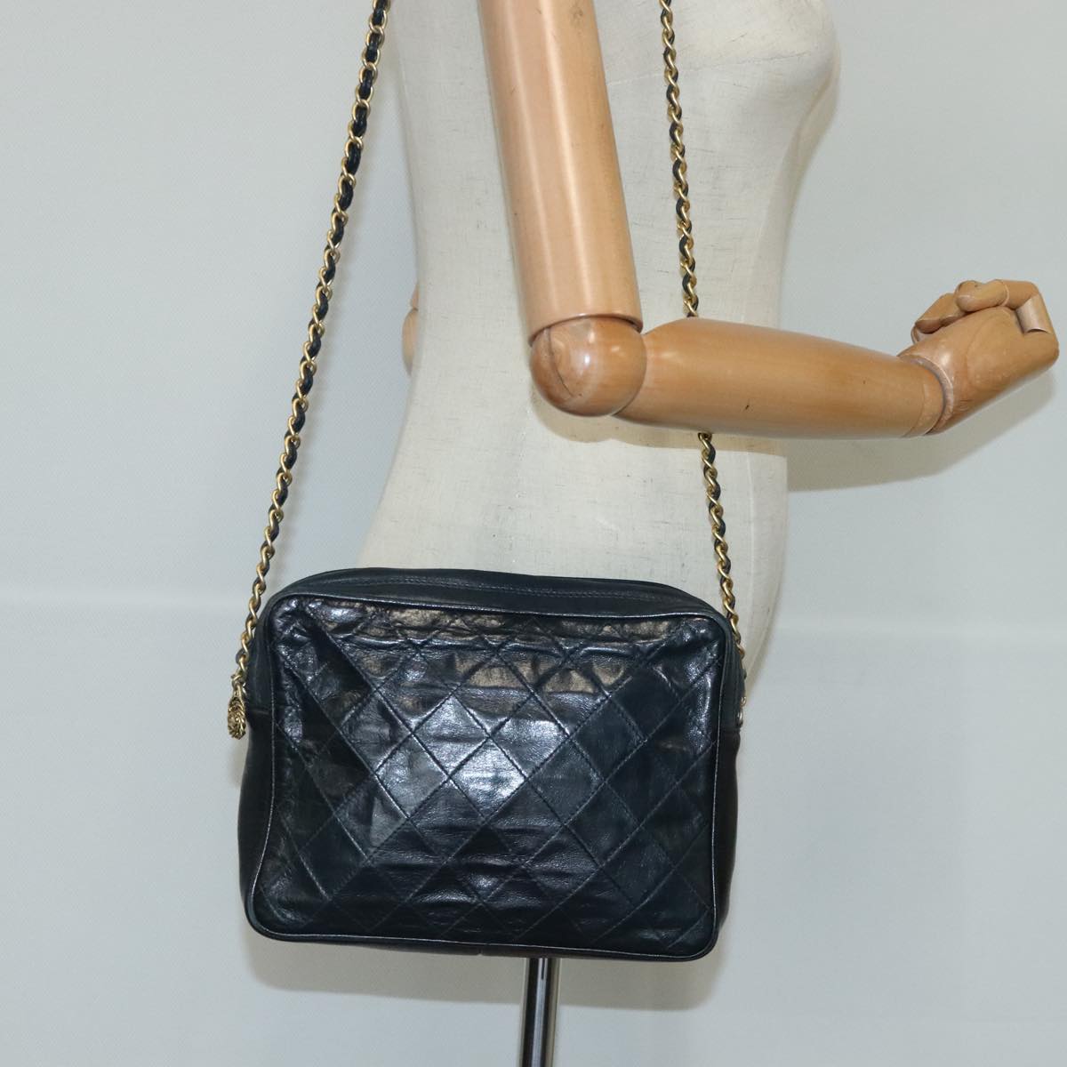 CHANEL Matelasse Chain Shoulder Bag Lamb Skin Navy Gold CC Auth 97550