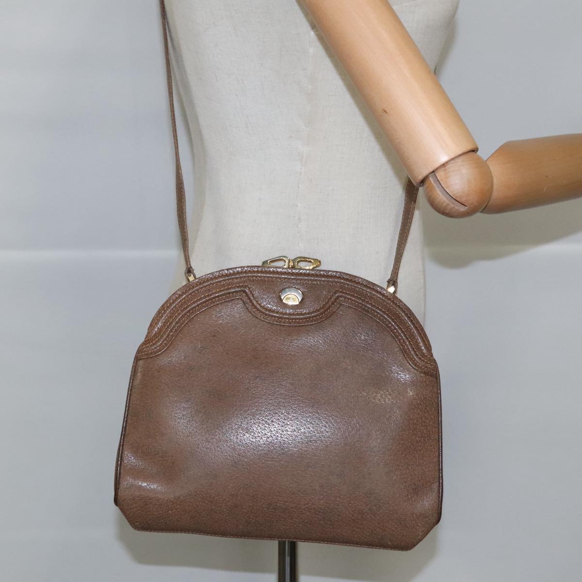 GUCCI Shoulder Bag Leather Brown Gold Auth 97581