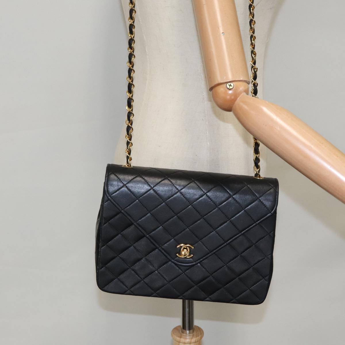 CHANEL Matelasse Chain Shoulder Bag Lamb Skin Black Gold CC Auth 97677A