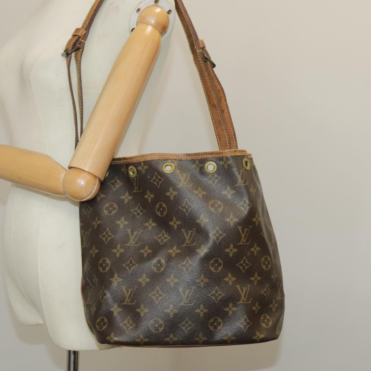 LOUIS VUITTON Monogram Petit Noe Shoulder Bag M42226 LV Auth 97708