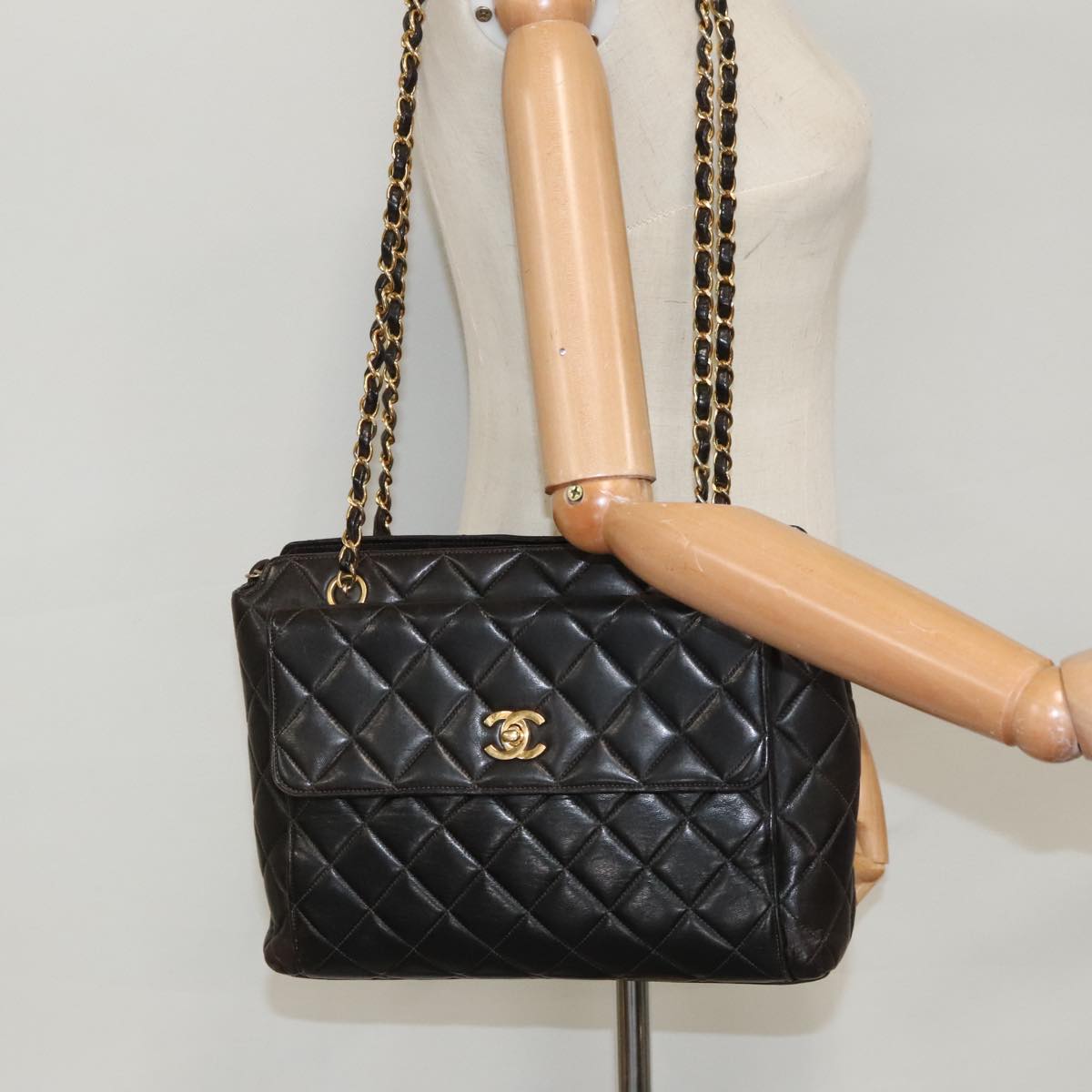 CHANEL Matelasse Chain Shoulder Bag Lamb Skin Black Gold CC Auth 97712