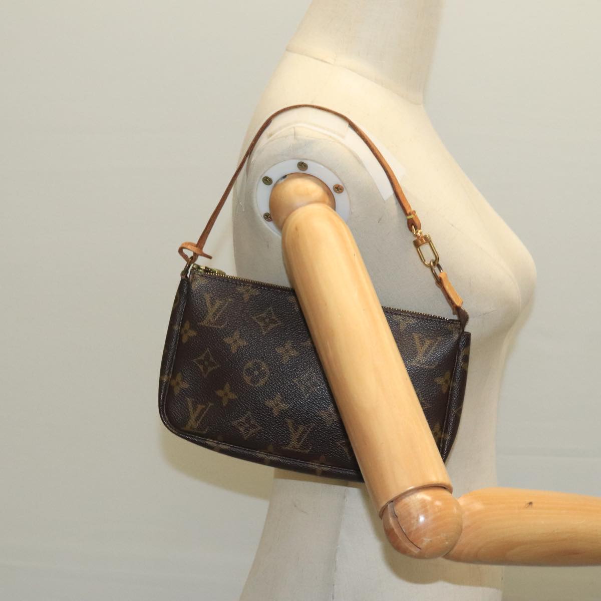 LOUIS VUITTON Monogram Pochette Accessoires Pouch M51980 LV Auth 97719