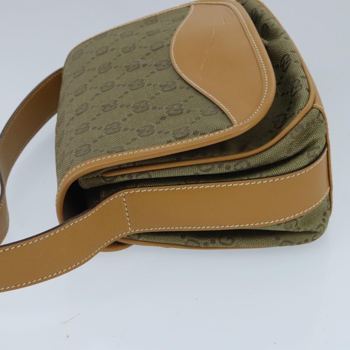 GUCCI GG Canvas Shoulder Bag Beige Gold Auth 97726