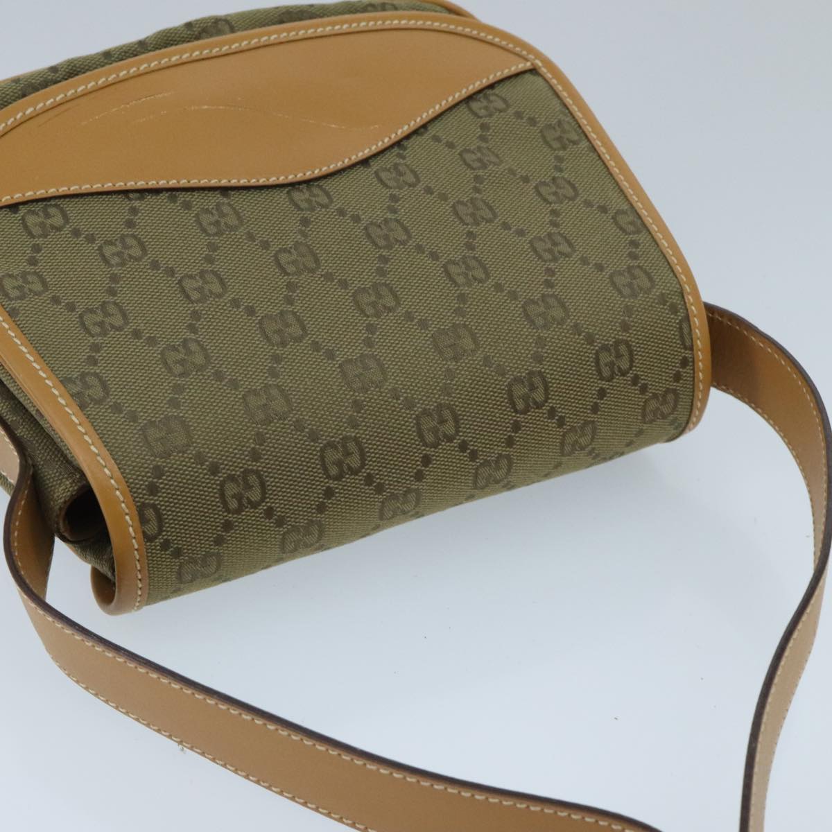 GUCCI GG Canvas Shoulder Bag Beige Gold Auth 97726