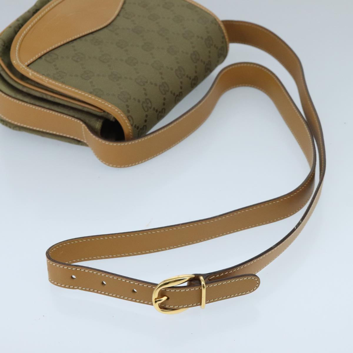 GUCCI GG Canvas Shoulder Bag Beige Gold Auth 97726