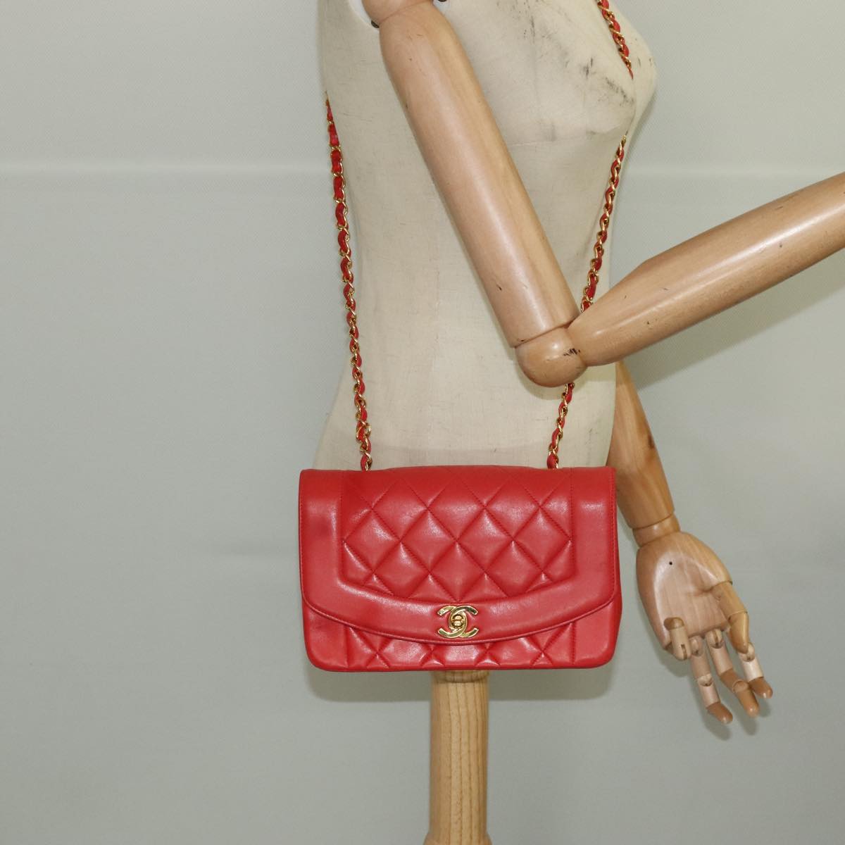 CHANEL Matelasse Diana Chain Shoulder Bag Lamb Skin Red CC Auth 97772A