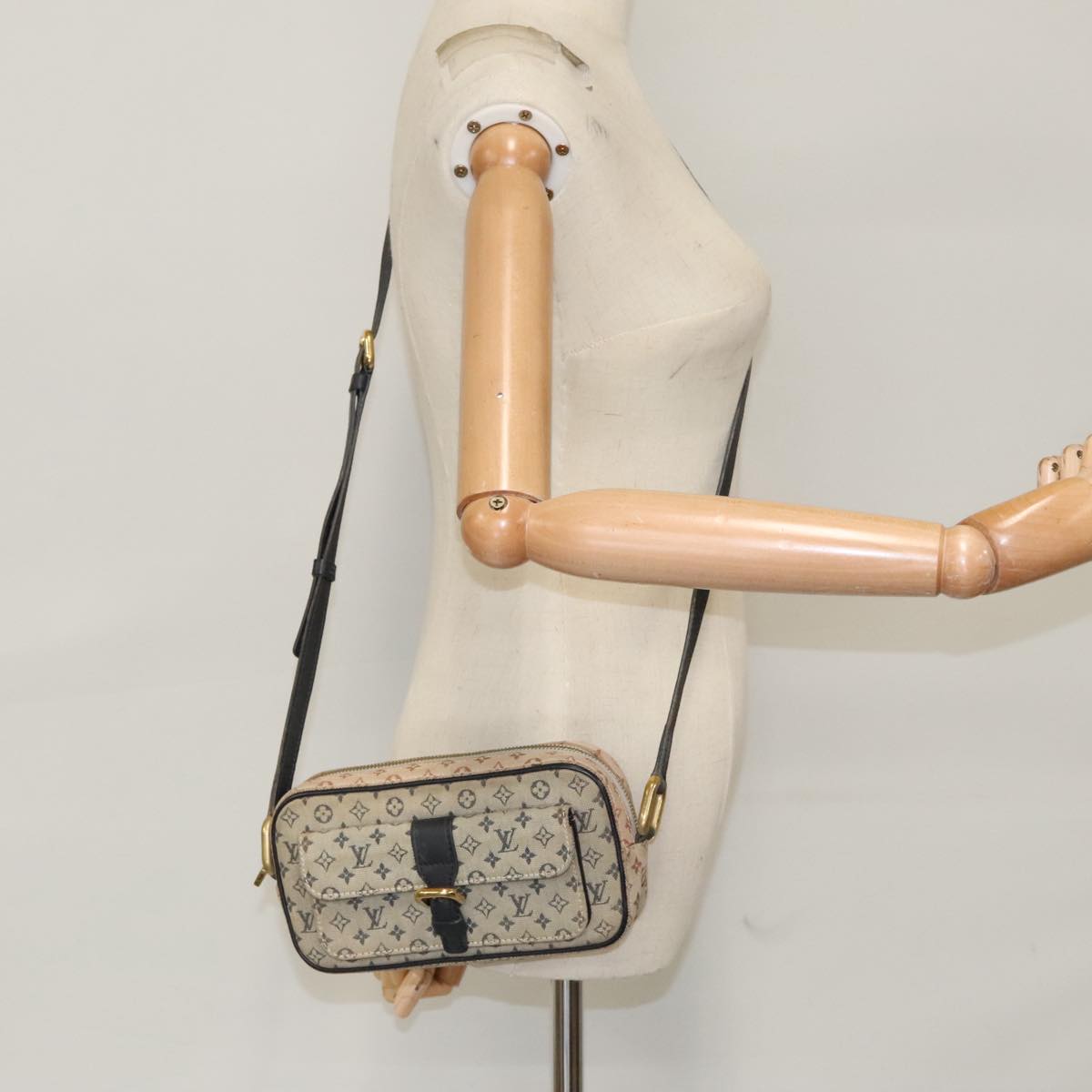 LOUIS VUITTON Monogram Mini Juliet MM Shoulder Bag Blue M92004 LV Auth 97803