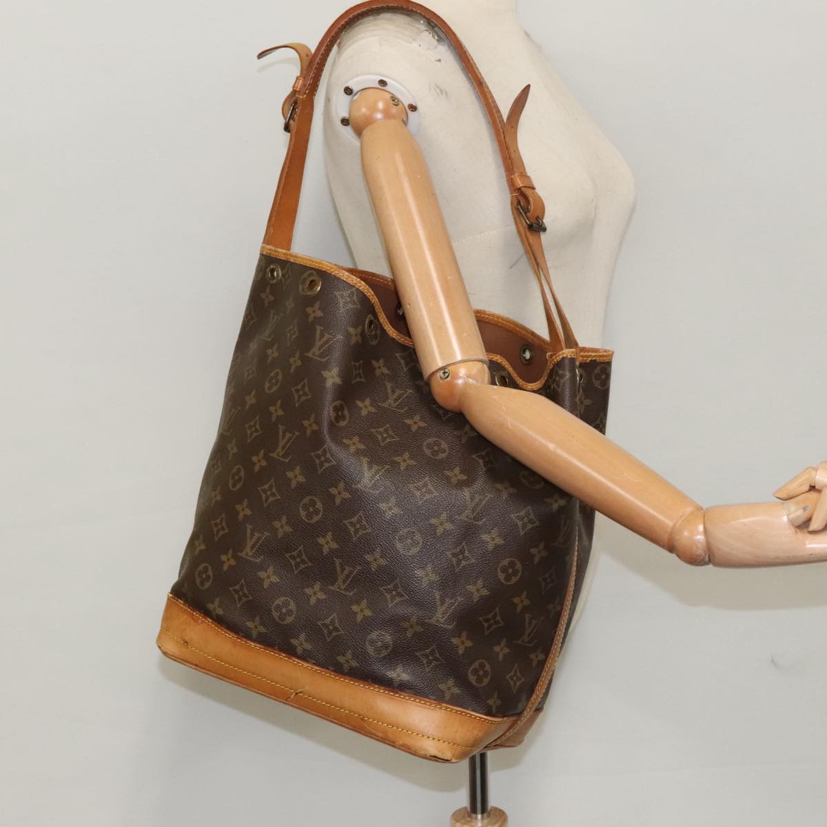 LOUIS VUITTON Monogram Noe Shoulder Bag M42224 LV Auth 97847