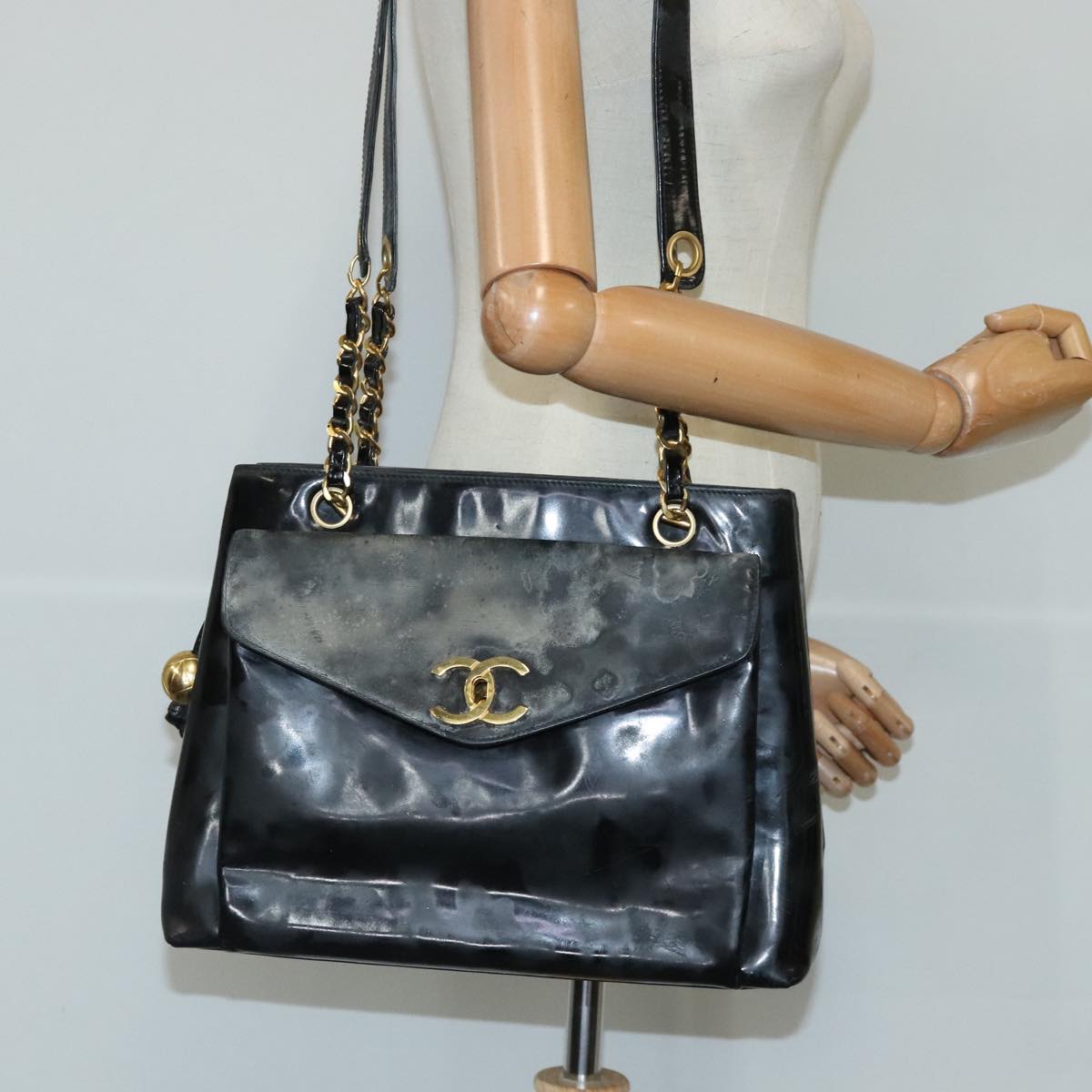 CHANEL Chain Shoulder Bag Patent leather Black Gold CC Auth 97911