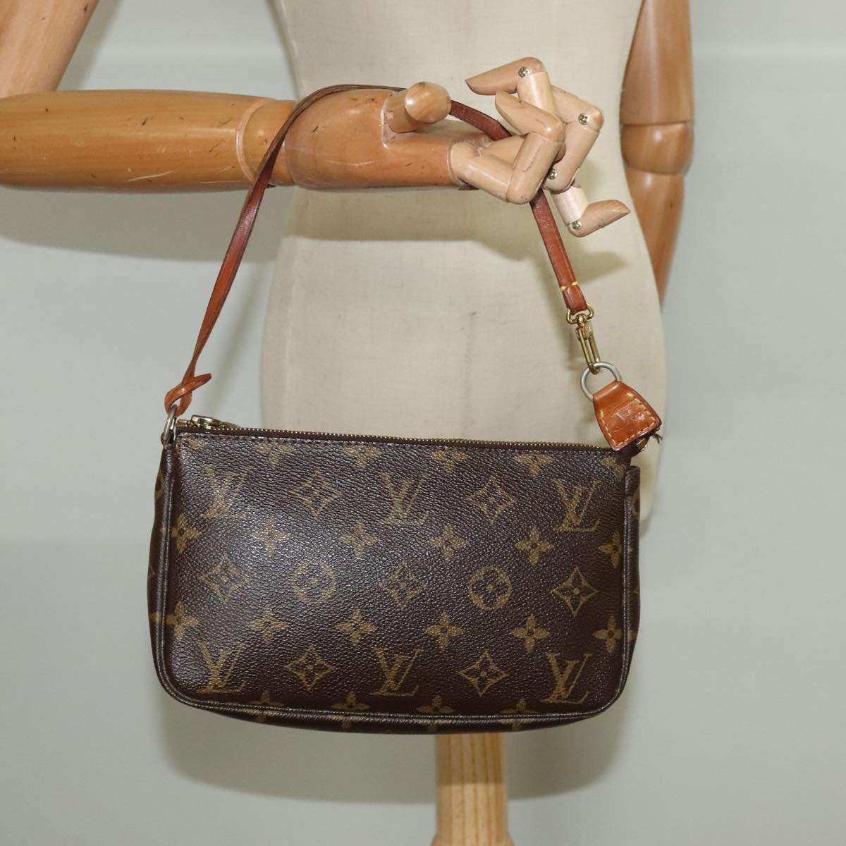 LOUIS VUITTON Monogram Pochette Accessoires Pouch M51980 LV Auth 98018