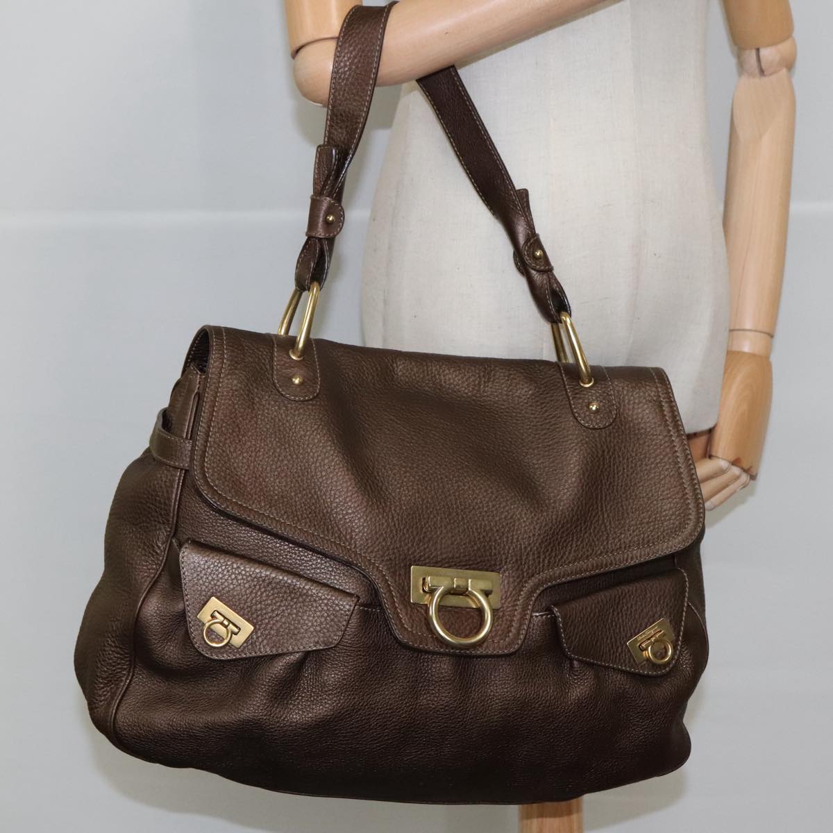 Salvatore Ferragamo Gancini Shoulder Bag Leather Brown Gold Auth 98117