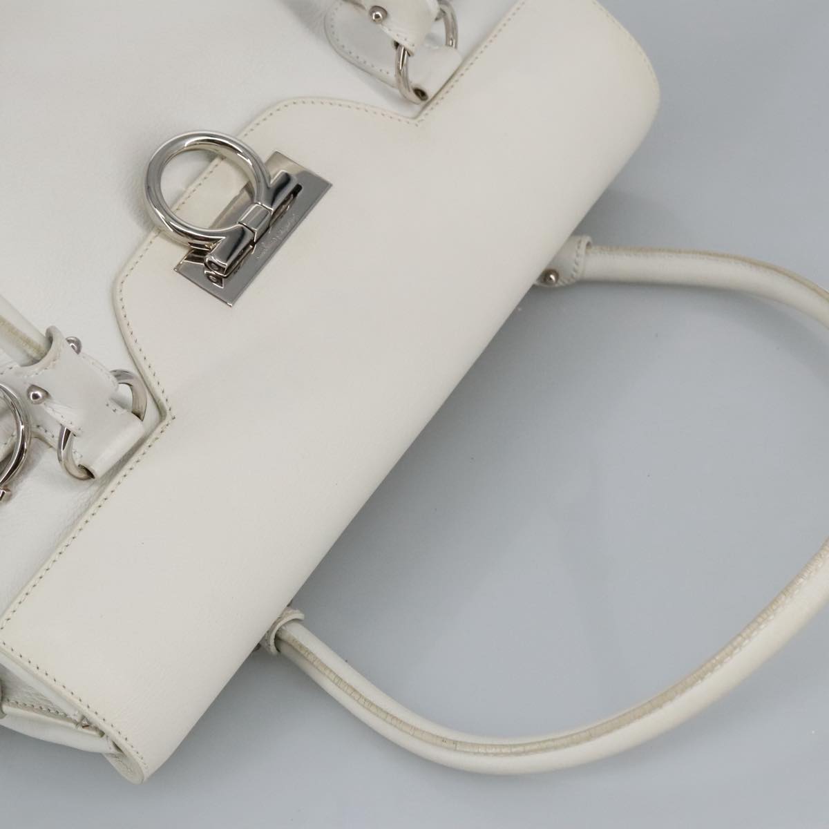 Salvatore Ferragamo Gancini Shoulder Bag Leather White Silver Auth 98118