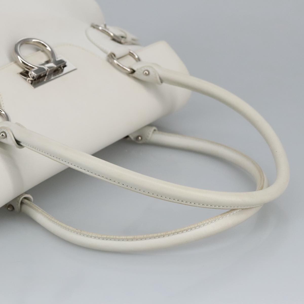 Salvatore Ferragamo Gancini Shoulder Bag Leather White Silver Auth 98118