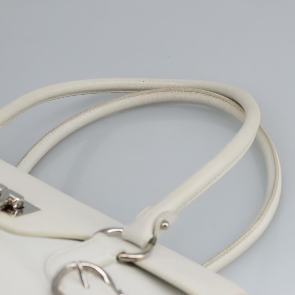 Salvatore Ferragamo Gancini Shoulder Bag Leather White Silver Auth 98118