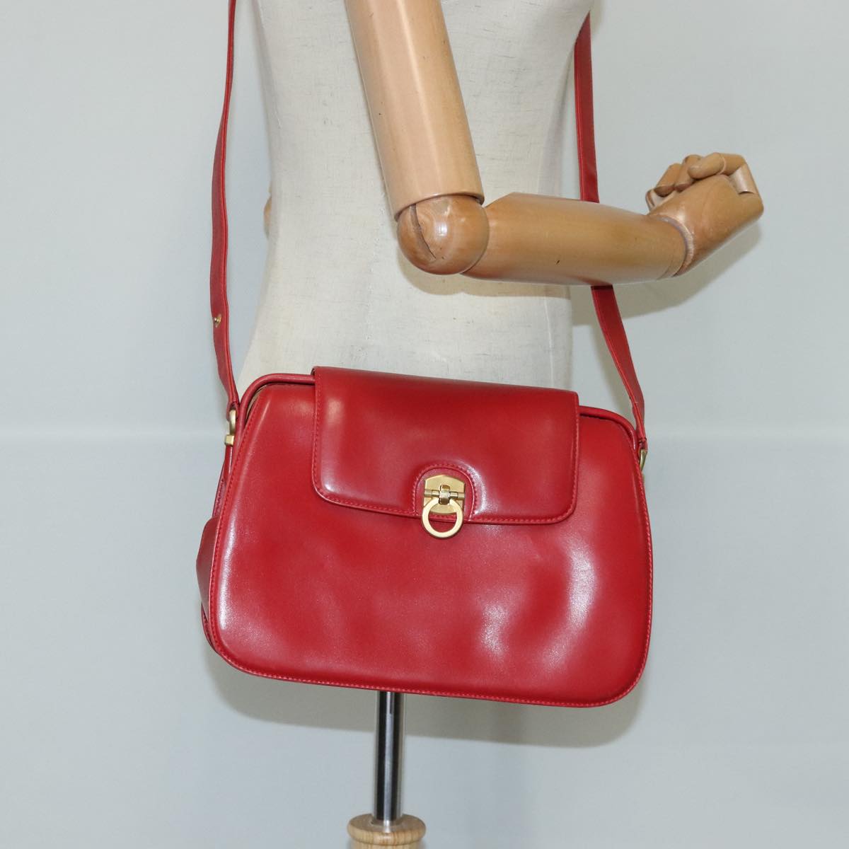 GUCCI Shoulder Bag Leather Red Gold Auth 98126