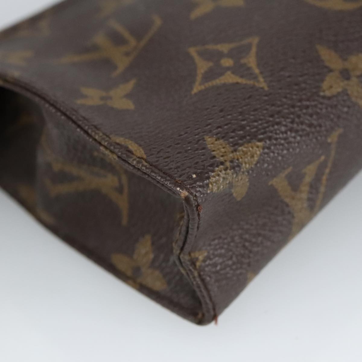 LOUIS VUITTON Monogram Poche Toilette 15 Pouch M47546 LV Auth 98202