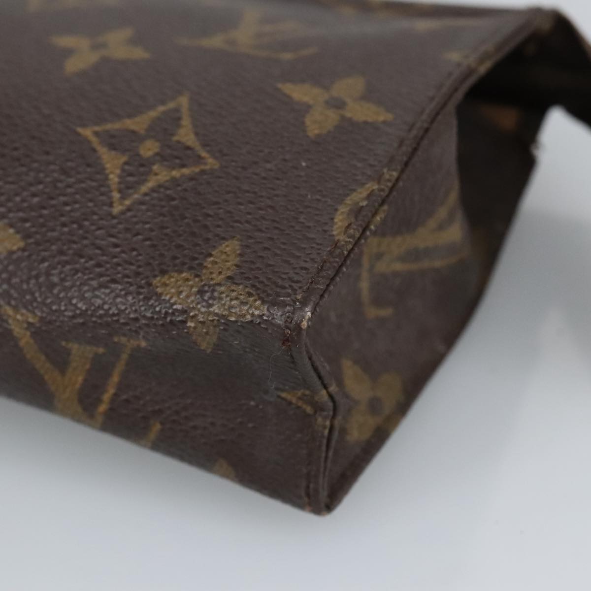 LOUIS VUITTON Monogram Poche Toilette 15 Pouch M47546 LV Auth 98202