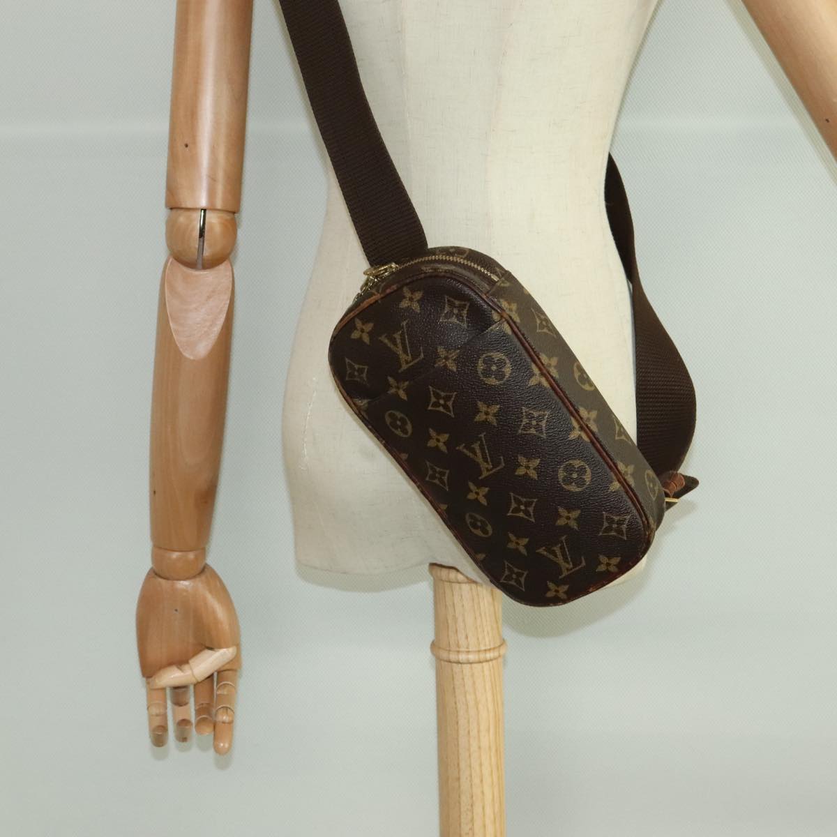 LOUIS VUITTON Monogram Pochette Gange Shoulder Bag M51870 LV Auth 98254