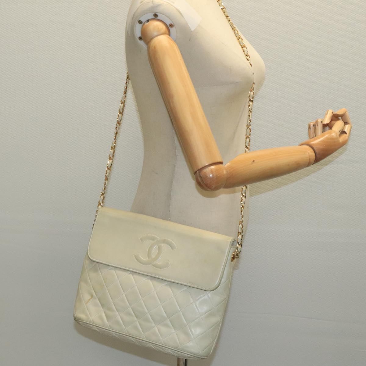 CHANEL Matelasse Chain Shoulder Bag Lamb Skin White Gold CC Auth 98413