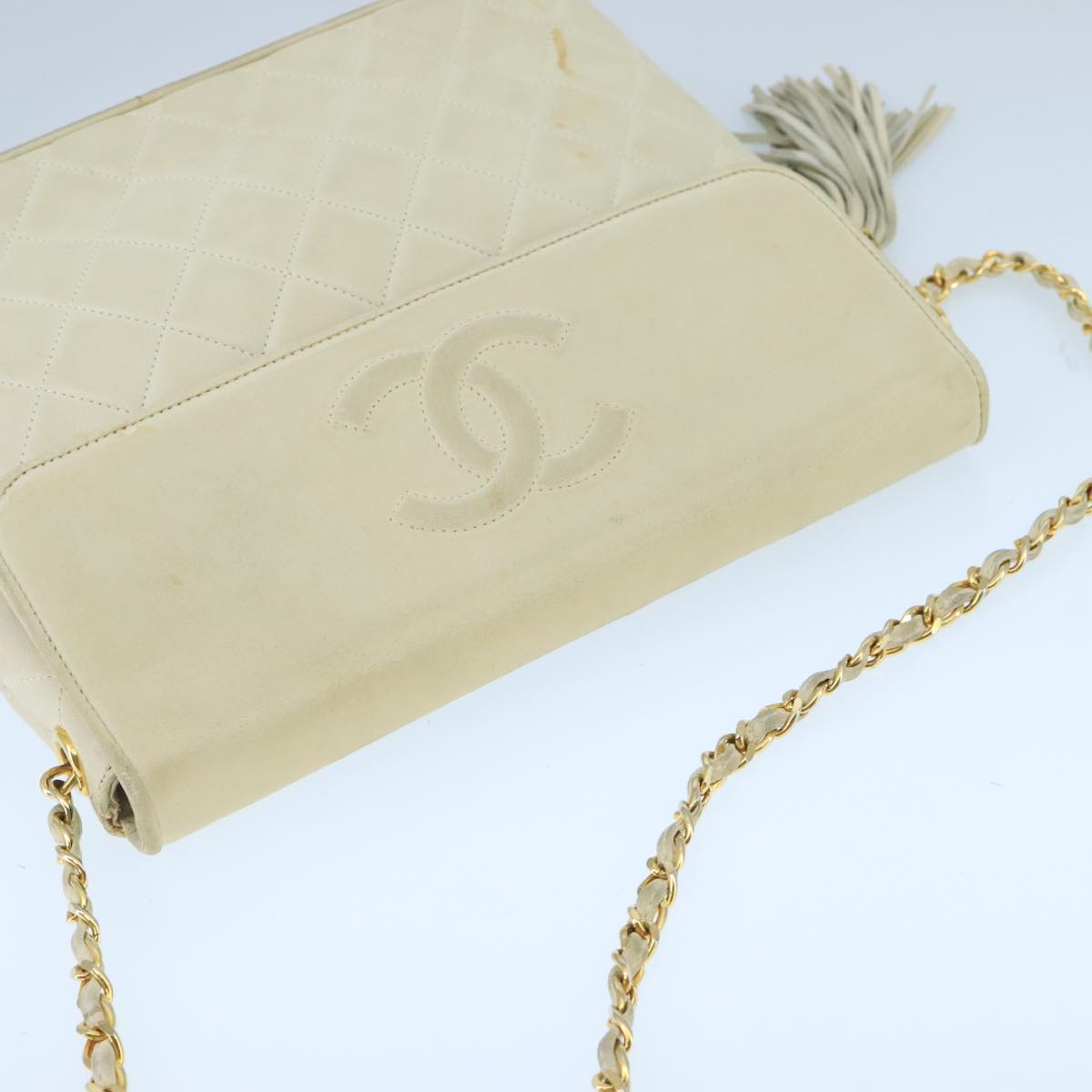 CHANEL Matelasse Chain Shoulder Bag Lamb Skin White Gold CC Auth 98413